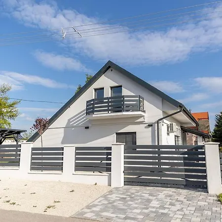 Sosto Pihenohaz By Bltn * Siófok